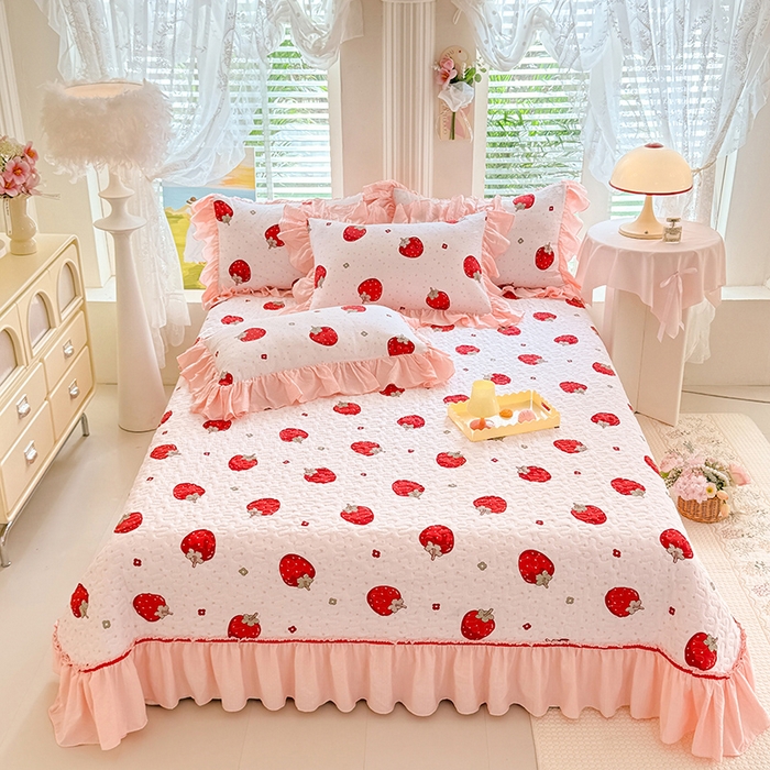 91家纺网 家纺一手货源 找家纺 贝凯瑞 2026新款双层纱水洗棉法式复古花边床盖单件三件四件套-甜心 甜心草莓