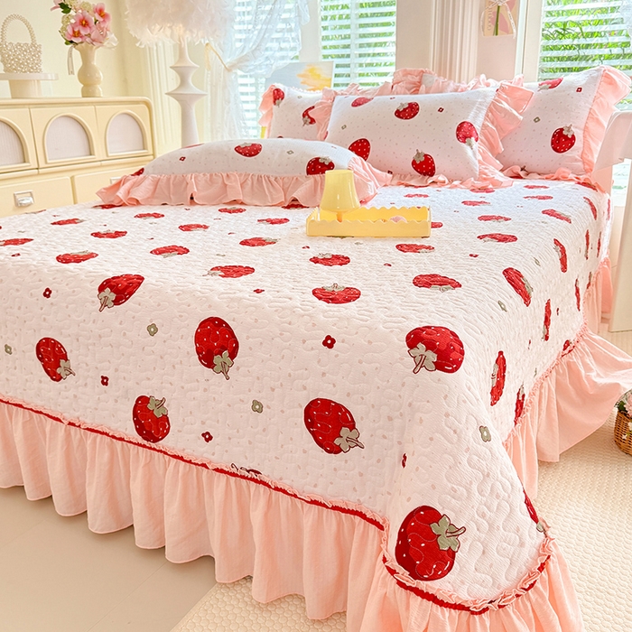 91家纺网 家纺一手货源 找家纺 贝凯瑞 2026新款双层纱水洗棉法式复古花边床盖单件三件四件套-甜心 甜心草莓