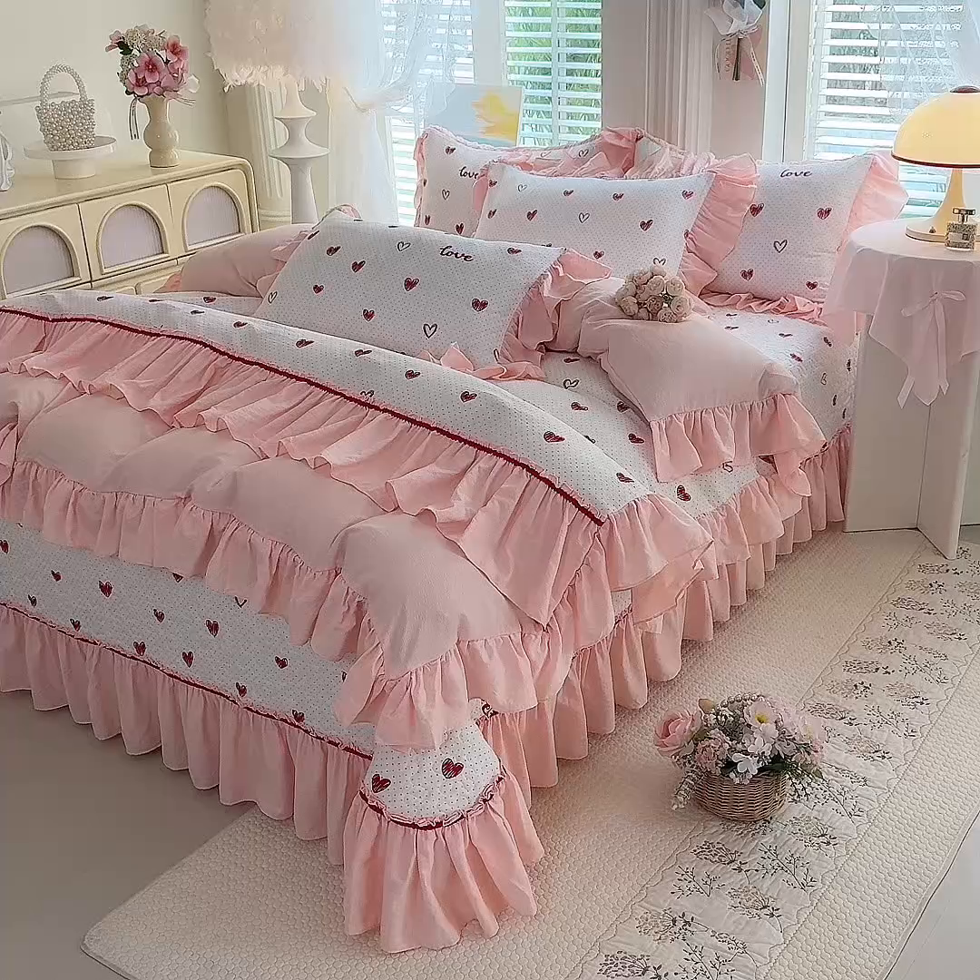 91家纺网 家纺一手货源 找家纺 贝凯瑞 2026新款双层纱水洗棉法式复古花边床盖单件三件四件套-甜心 甜心love