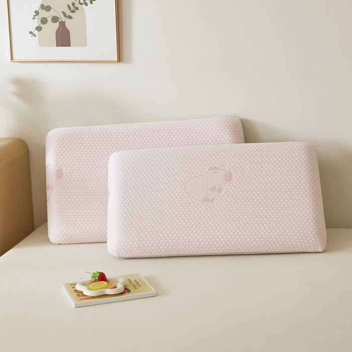 91家纺网 家纺一手货源 找家纺 翎盈家纺 2026新款春夏冰豆豆深睡枕专用枕套面包记忆枕枕头套 卡皮巴拉粉