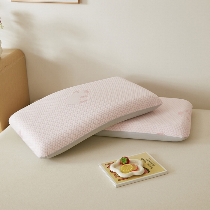 91家纺网 家纺一手货源 找家纺 翎盈家纺 2026新款春夏冰豆豆深睡枕专用枕套面包记忆枕枕头套 卡皮巴拉粉