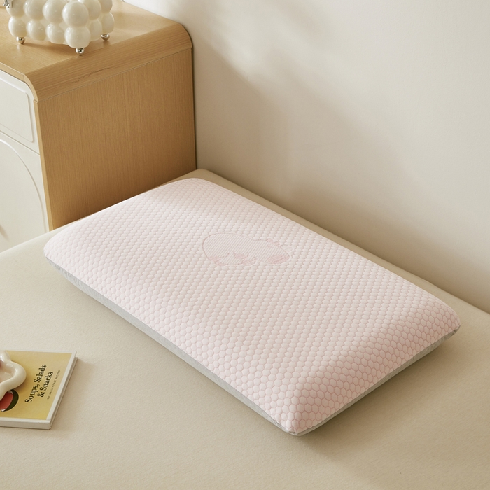 91家纺网 家纺一手货源 找家纺 翎盈家纺 2026新款春夏冰豆豆深睡枕专用枕套面包记忆枕枕头套 卡皮巴拉粉