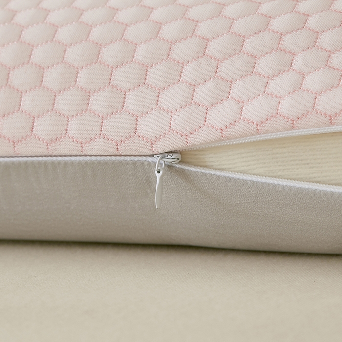 91家纺网 家纺一手货源 找家纺 翎盈家纺 2026新款春夏冰豆豆深睡枕专用枕套面包记忆枕枕头套 卡皮巴拉粉