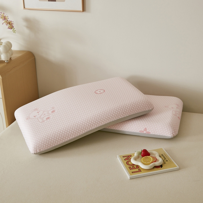 91家纺网 家纺一手货源 找家纺 翎盈家纺 2026新款春夏冰豆豆深睡枕专用枕套面包记忆枕枕头套 小熊粉