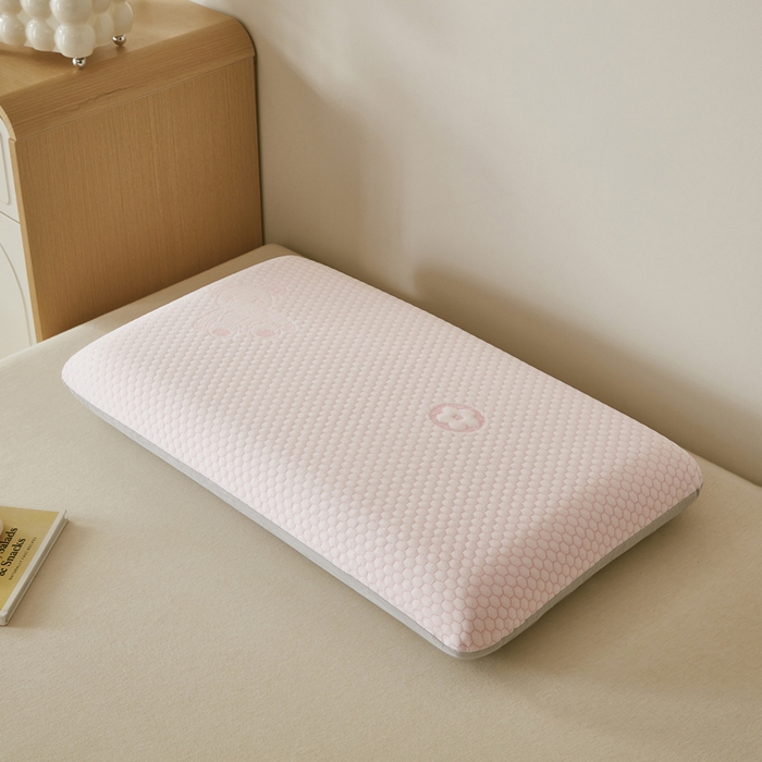 91家纺网 家纺一手货源 找家纺 翎盈家纺 2026新款春夏冰豆豆深睡枕专用枕套面包记忆枕枕头套 小熊粉