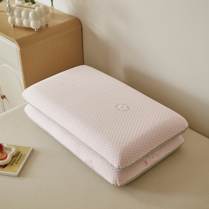 91家纺网 家纺一手货源 找家纺 翎盈家纺 2026新款春夏冰豆豆深睡枕专用枕套面包记忆枕枕头套 小熊粉