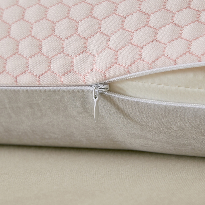 91家纺网 家纺一手货源 找家纺 翎盈家纺 2026新款春夏冰豆豆深睡枕专用枕套面包记忆枕枕头套 小熊粉