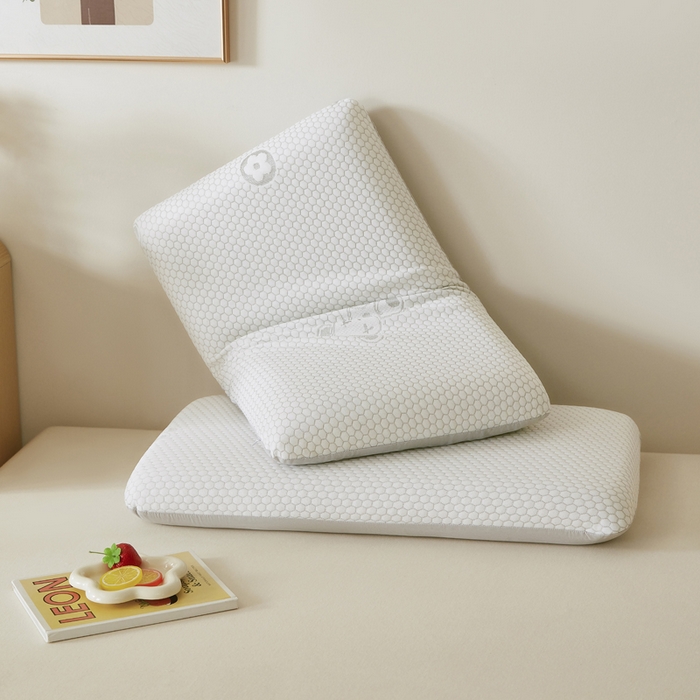 91家纺网 家纺一手货源 找家纺 翎盈家纺 2026新款春夏冰豆豆深睡枕专用枕套面包记忆枕枕头套 小熊灰