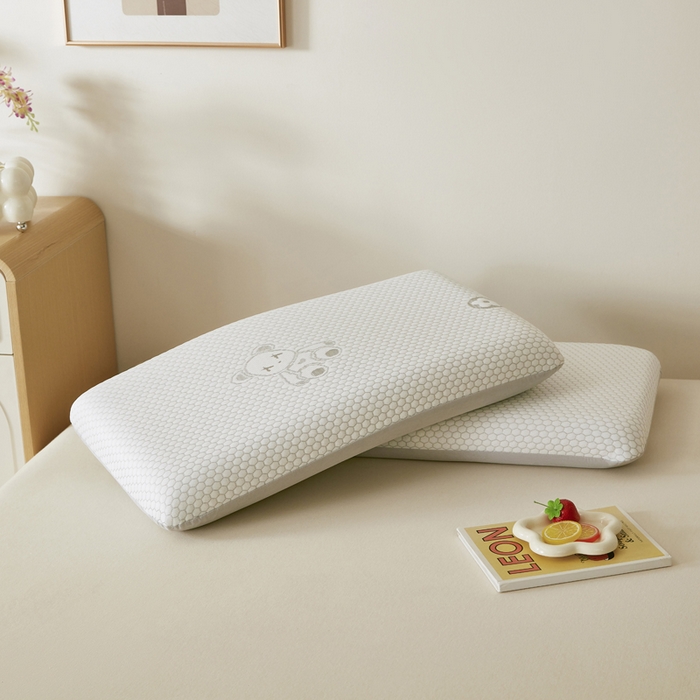 91家纺网 家纺一手货源 找家纺 翎盈家纺 2026新款春夏冰豆豆深睡枕专用枕套面包记忆枕枕头套 小熊灰