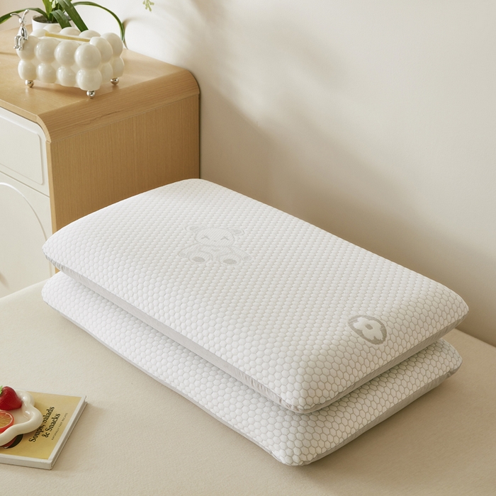 91家纺网 家纺一手货源 找家纺 翎盈家纺 2026新款春夏冰豆豆深睡枕专用枕套面包记忆枕枕头套 小熊灰