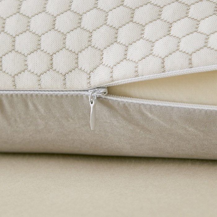 91家纺网 家纺一手货源 找家纺 翎盈家纺 2026新款春夏冰豆豆深睡枕专用枕套面包记忆枕枕头套 小熊灰