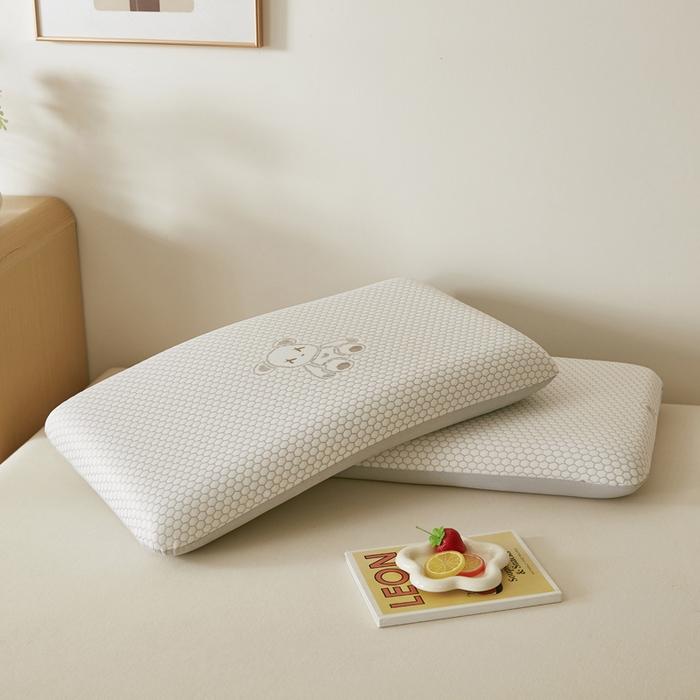 91家纺网 家纺一手货源 找家纺 翎盈家纺 2026新款春夏冰豆豆深睡枕专用枕套面包记忆枕枕头套 小熊咖