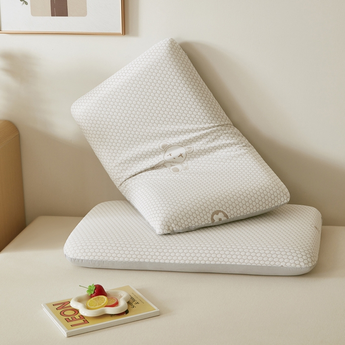 91家纺网 家纺一手货源 找家纺 翎盈家纺 2026新款春夏冰豆豆深睡枕专用枕套面包记忆枕枕头套 小熊咖