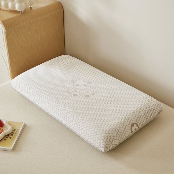 91家纺网 家纺一手货源 找家纺 翎盈家纺 2026新款春夏冰豆豆深睡枕专用枕套面包记忆枕枕头套 小熊咖