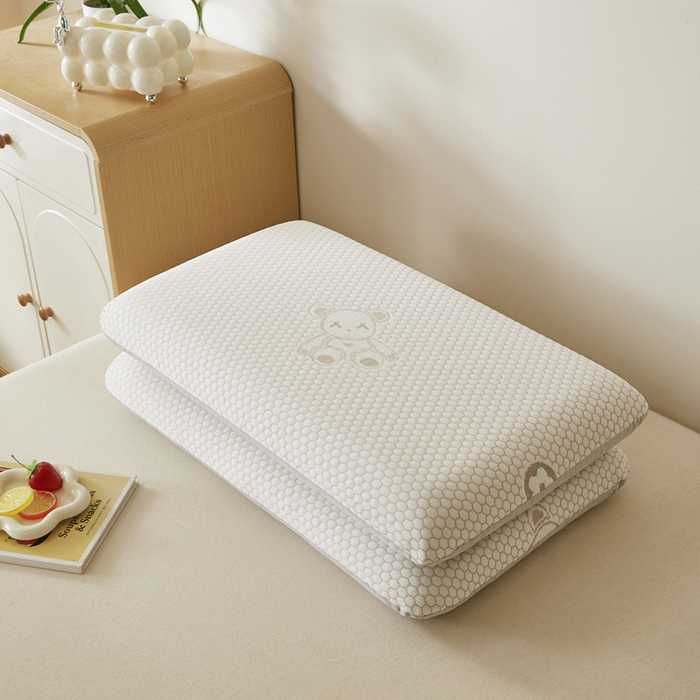 91家纺网 家纺一手货源 找家纺 翎盈家纺 2026新款春夏冰豆豆深睡枕专用枕套面包记忆枕枕头套 小熊咖