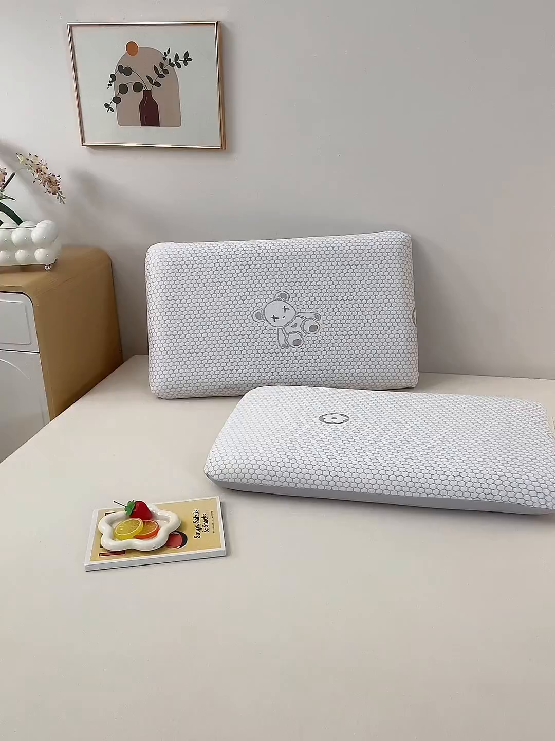 91家纺网 家纺一手货源 找家纺 翎盈家纺 2026新款春夏冰豆豆深睡枕专用枕套面包记忆枕枕头套 小熊咖