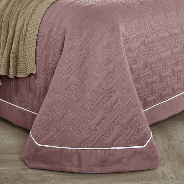 91家纺网 家纺一手货源 找家纺 优乐家纺 2026新款双面全棉斜纹绗绣加厚床盖（夏被加厚保暖床单）唐顿系列三件套 唐顿-魅力豆沙