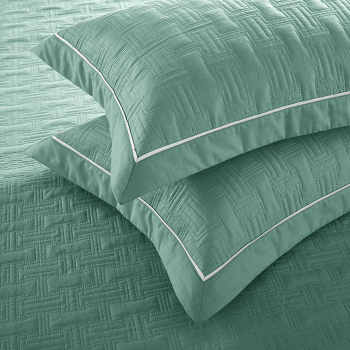 91家纺网 家纺一手货源 找家纺 优乐家纺 2026新款双面全棉斜纹绗绣加厚床盖（夏被加厚保暖床单）唐顿系列三件套 唐顿-森林绿