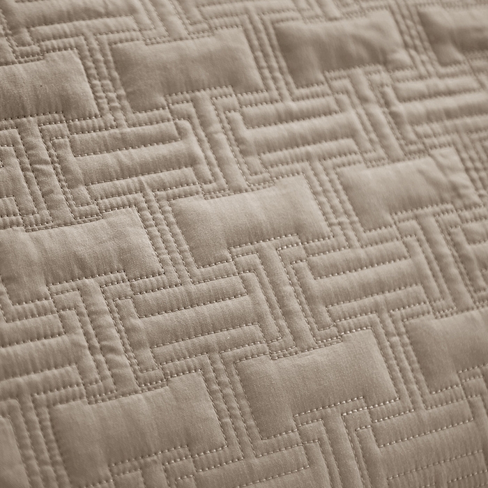 91家纺网 家纺一手货源 找家纺 优乐家纺 2026新款双面全棉斜纹绗绣加厚床盖（夏被加厚保暖床单）唐顿系列三件套 唐顿-都市驼