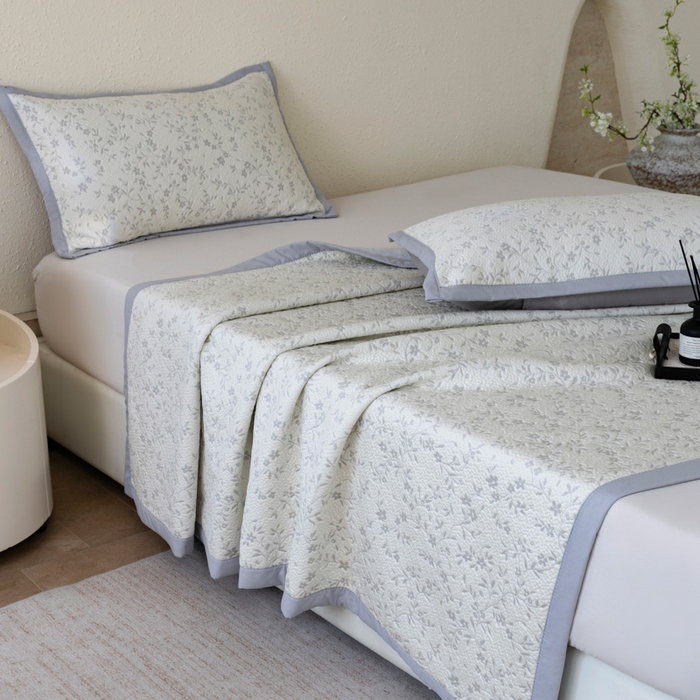 91家纺网 家纺一手货源 找家纺 野合家纺 2026新款韩式小碎花凉感超柔双面提花冰豆席凉席席子 疏影-灰