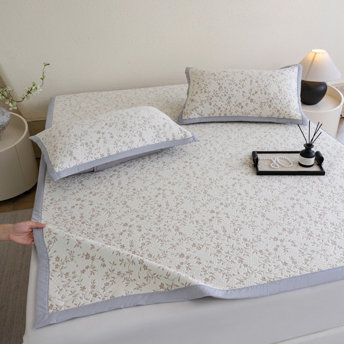 91家纺网 家纺一手货源 找家纺 野合家纺 2026新款韩式小碎花凉感超柔双面提花冰豆席凉席席子 疏影-咖