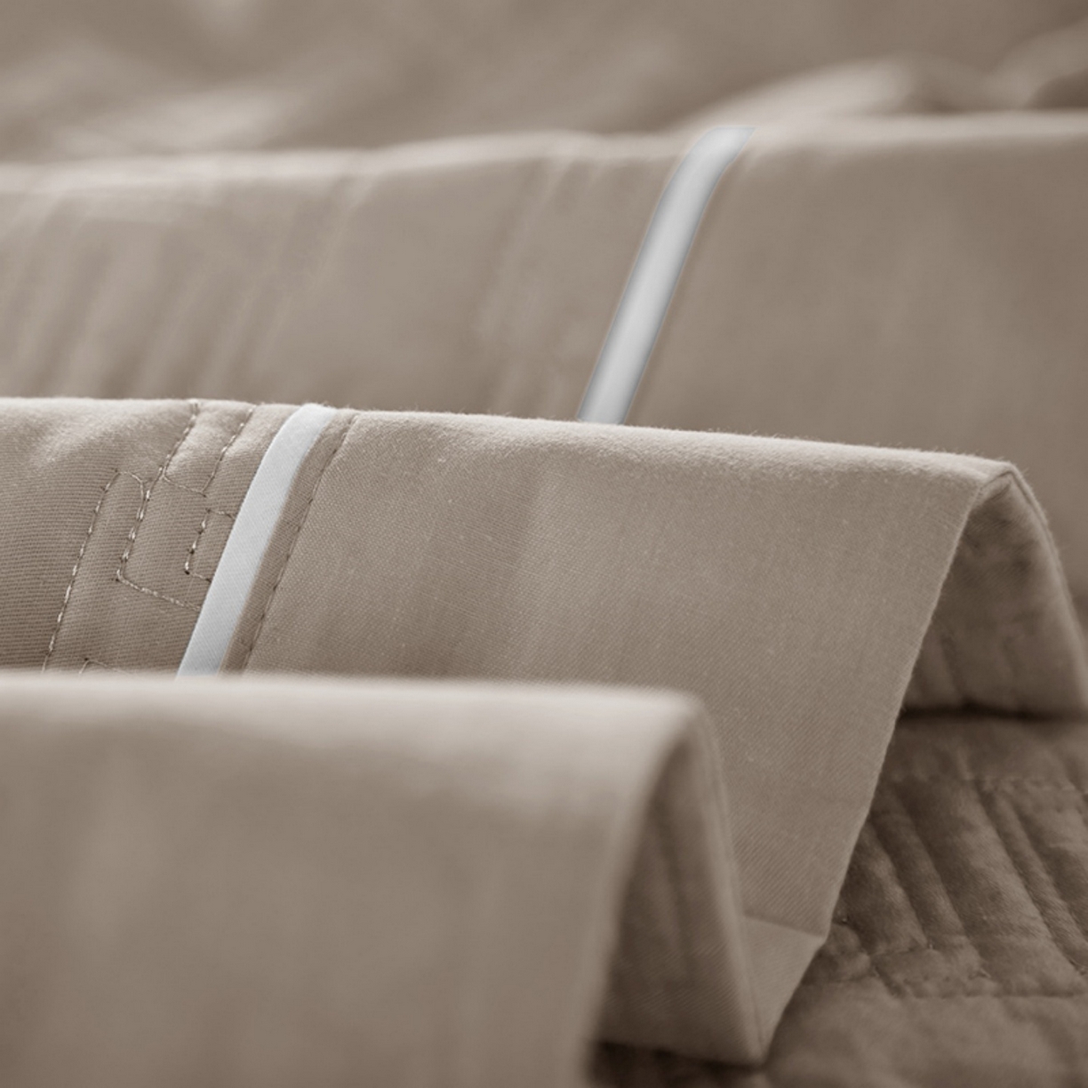 91家纺网 家纺一手货源 找家纺 （总）优乐家纺 2026新款双面全棉斜纹绗绣加厚床盖（夏被加厚保暖床单）唐顿系列三件套