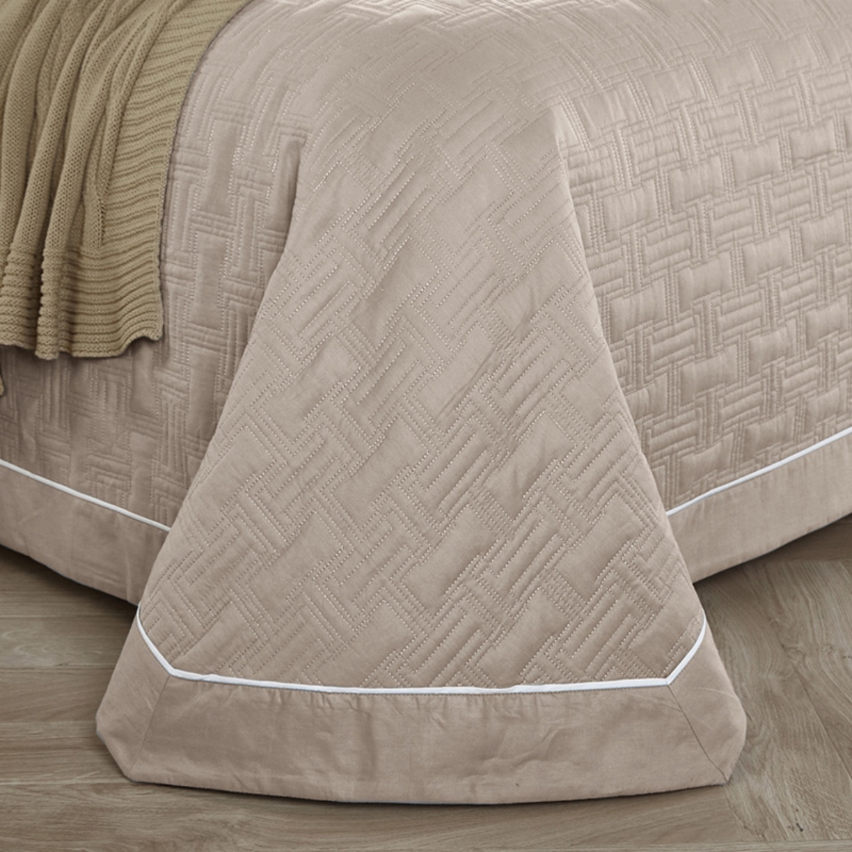 91家纺网 家纺一手货源 找家纺 （总）优乐家纺 2026新款双面全棉斜纹绗绣加厚床盖（夏被加厚保暖床单）唐顿系列三件套