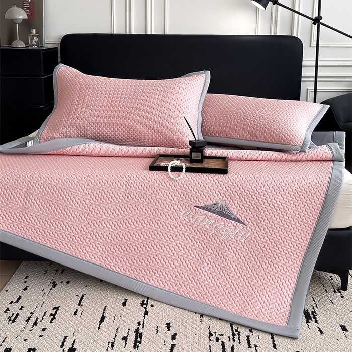 91家纺网 家纺一手货源 找家纺 人人爱家纺 2026新款冰豆豆刺绣软凉席 富士山-粉