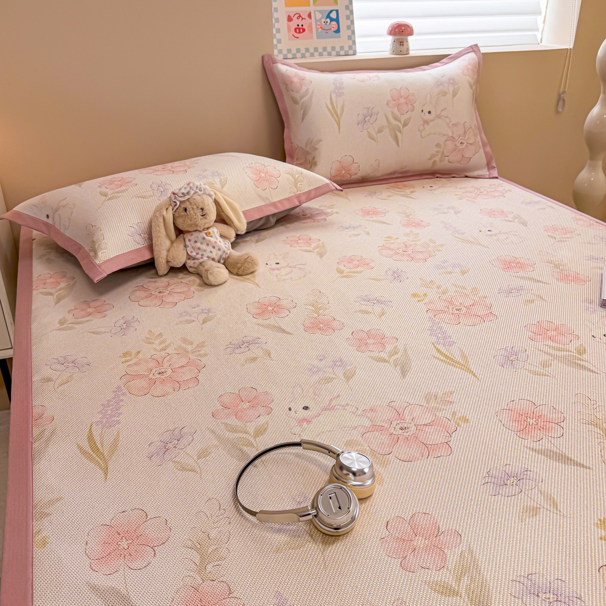 91家纺网 家纺一手货源 找家纺 沐慕 2026新款高克重600D冰丝印花冰藤席 冰藤-粉花兔语