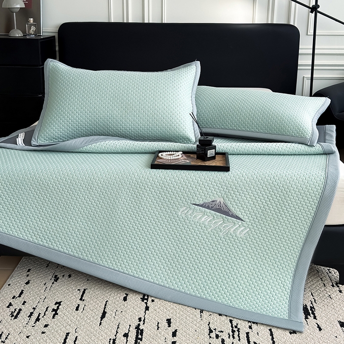 91家纺网 家纺一手货源 找家纺 人人爱家纺 2026新款冰豆豆刺绣软凉席 富士山-抹茶绿