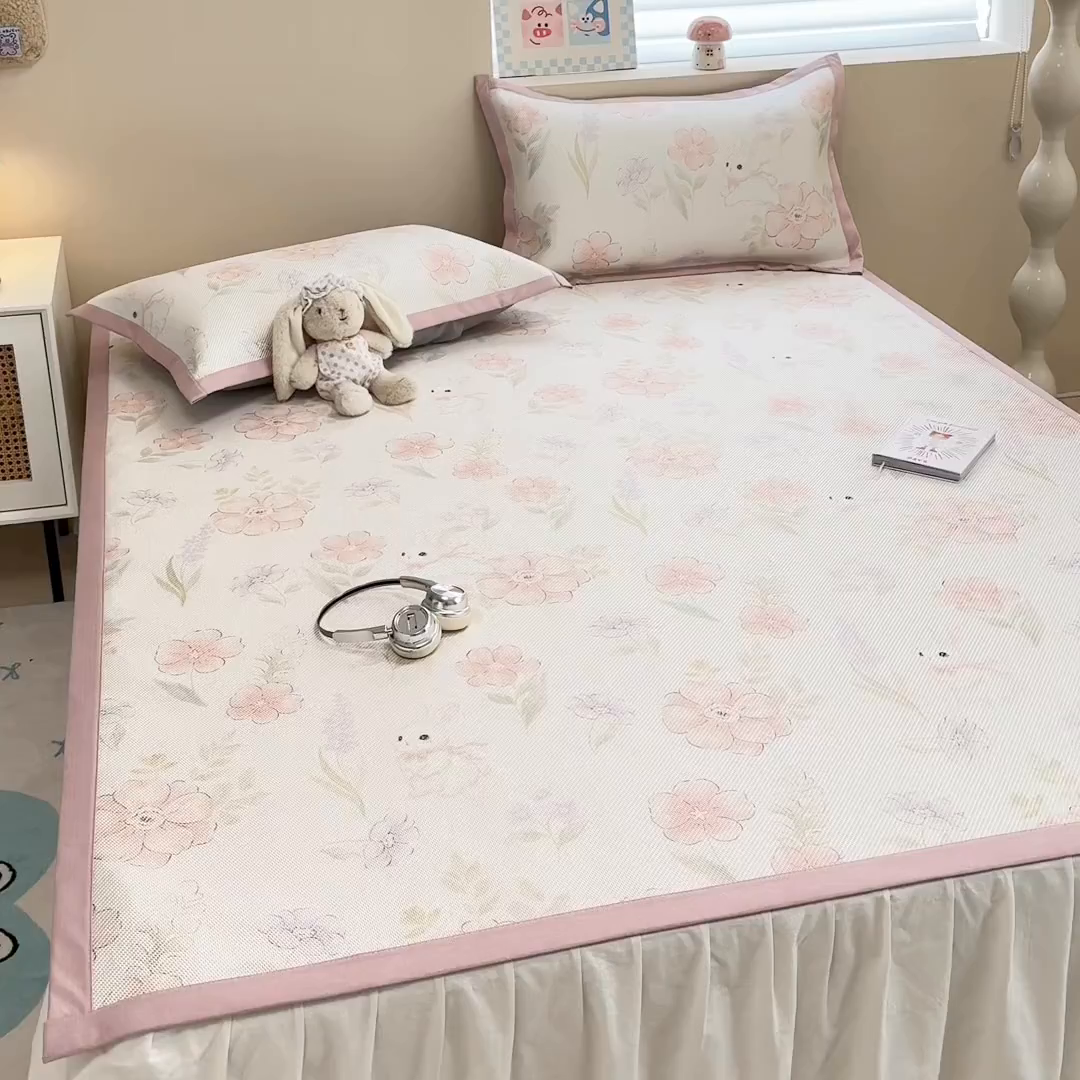 91家纺网 家纺一手货源 找家纺 沐慕 2026新款高克重600D冰丝印花冰藤席 冰藤-粉花兔语