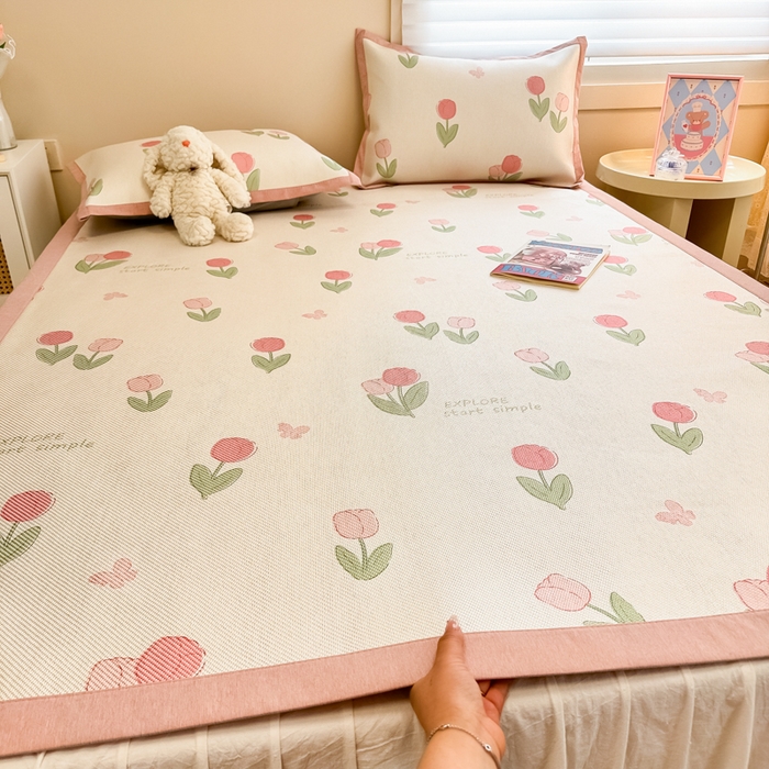 91家纺网 家纺一手货源 找家纺 沐慕 2026新款高克重600D冰丝印花冰藤席 冰藤-粉嫩郁金香