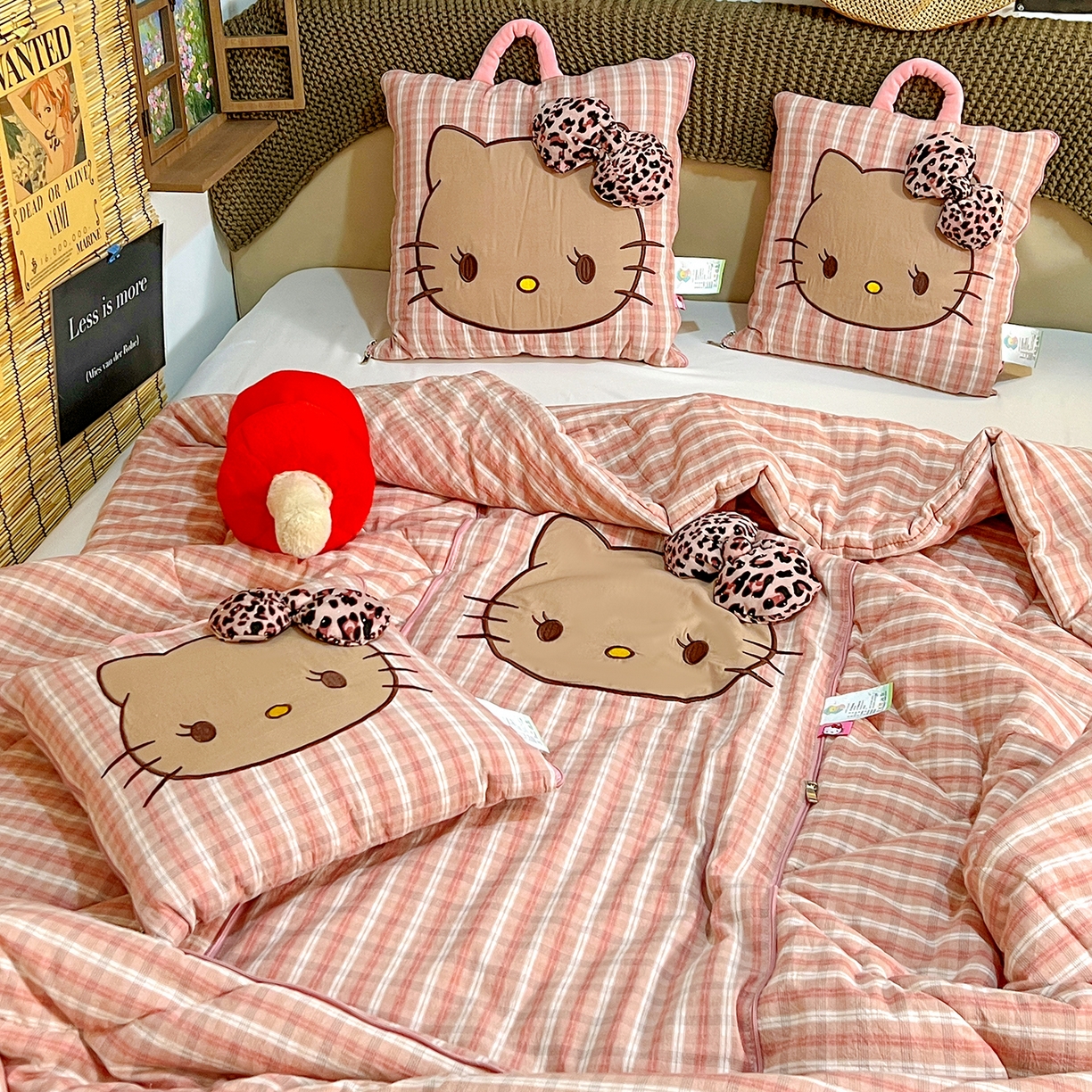 91家纺网 家纺一手货源 找家纺 古本家居 2026新款立体蝴蝶结全棉KT抱枕被 立体蝴蝶结全棉KT粉格