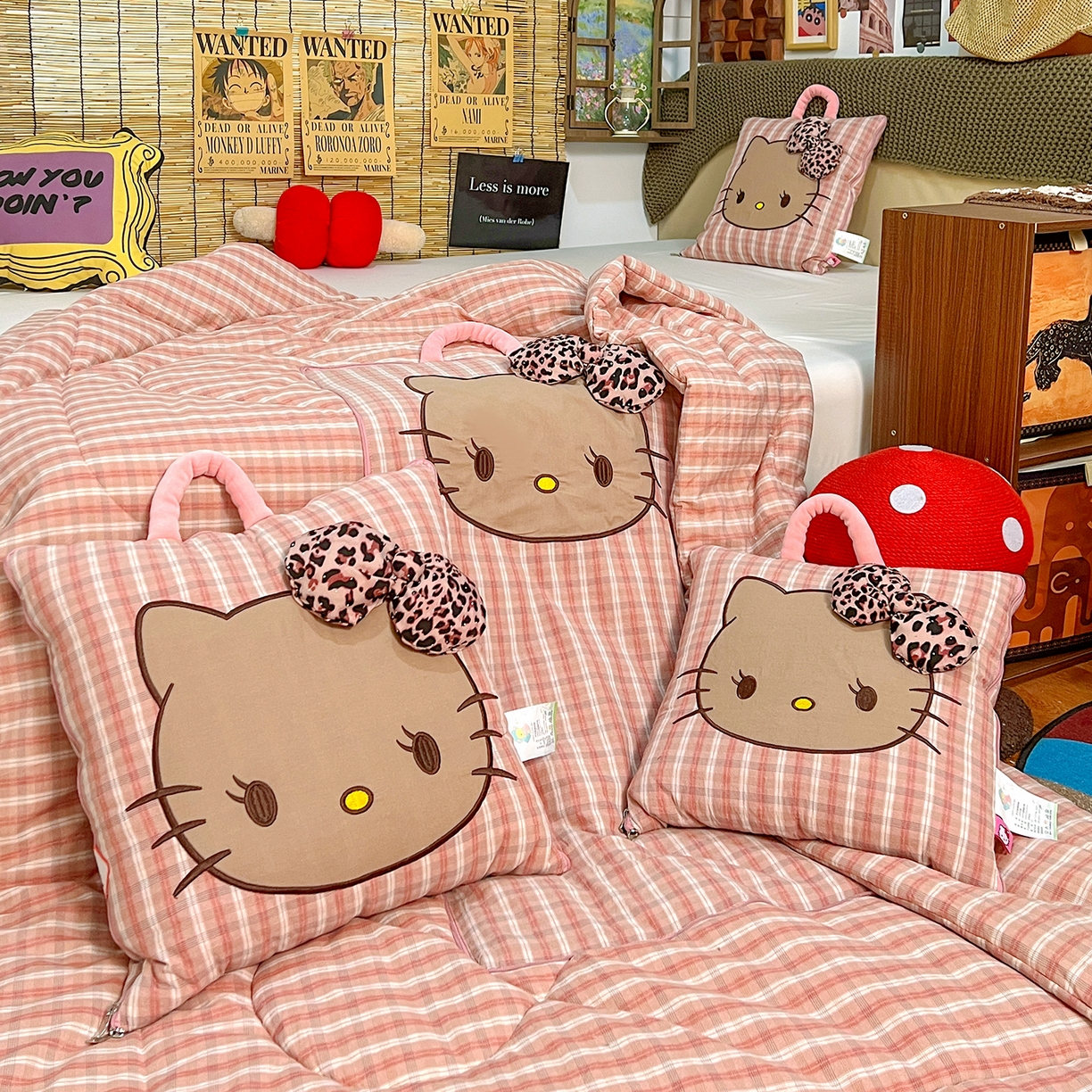 91家纺网 家纺一手货源 找家纺 古本家居 2026新款立体蝴蝶结全棉KT抱枕被 立体蝴蝶结全棉KT粉格