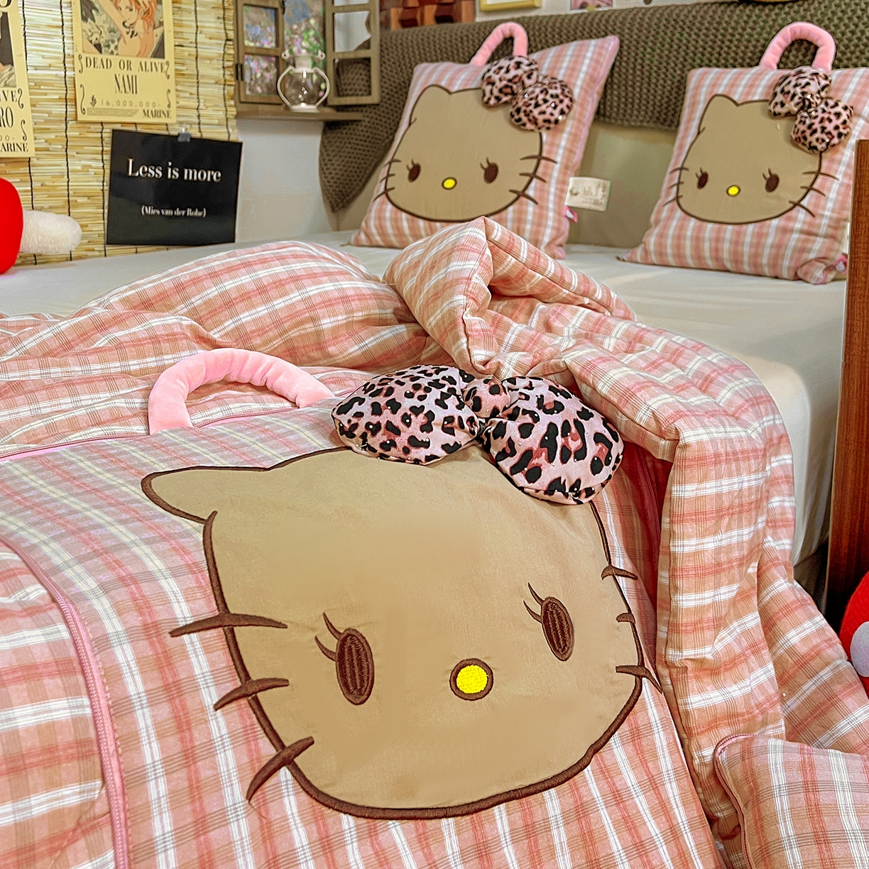 91家纺网 家纺一手货源 找家纺 古本家居 2026新款立体蝴蝶结全棉KT抱枕被 立体蝴蝶结全棉KT粉格