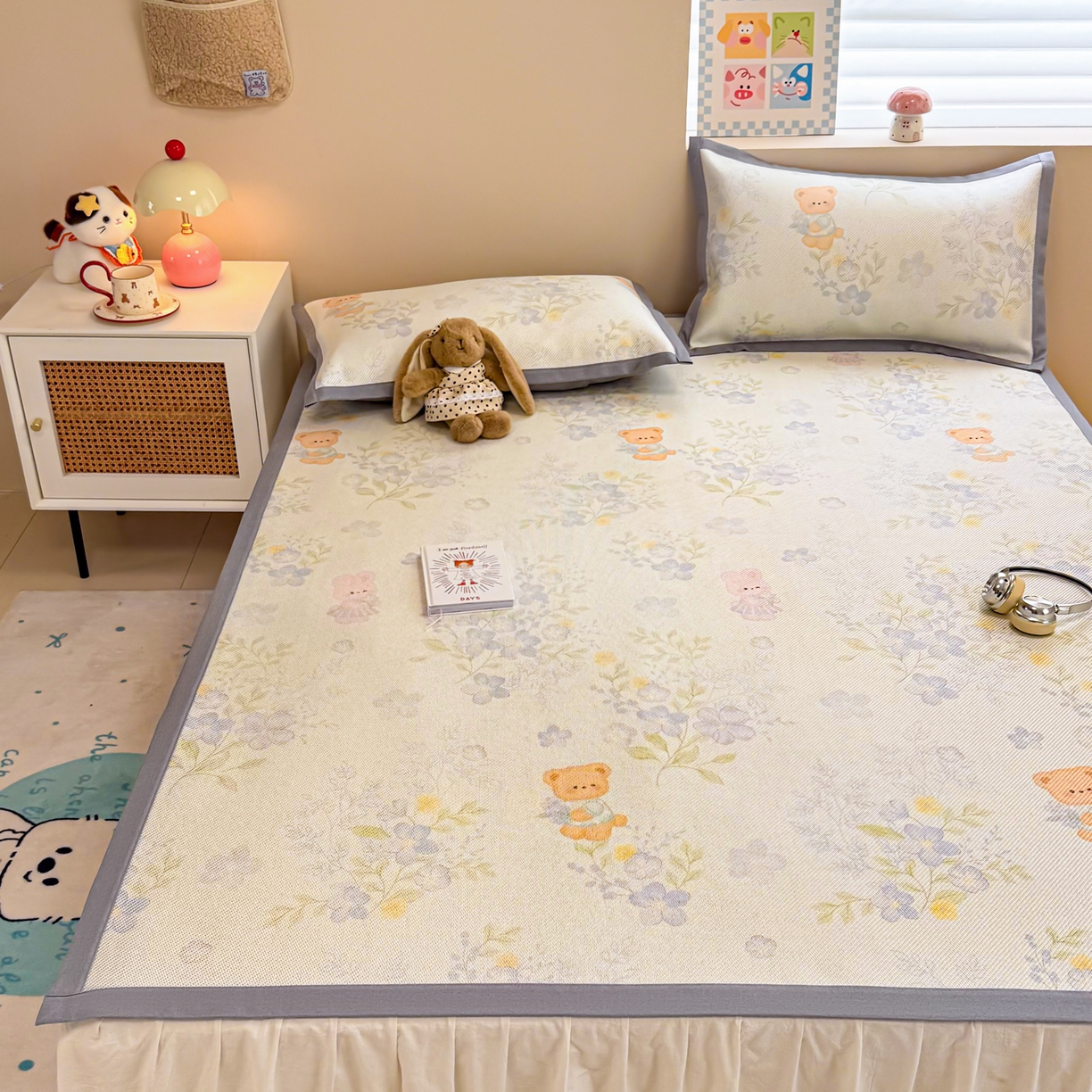 91家纺网 家纺一手货源 找家纺 沐慕 2026新款高克重600D冰丝印花冰藤席 冰藤-蓝花小熊