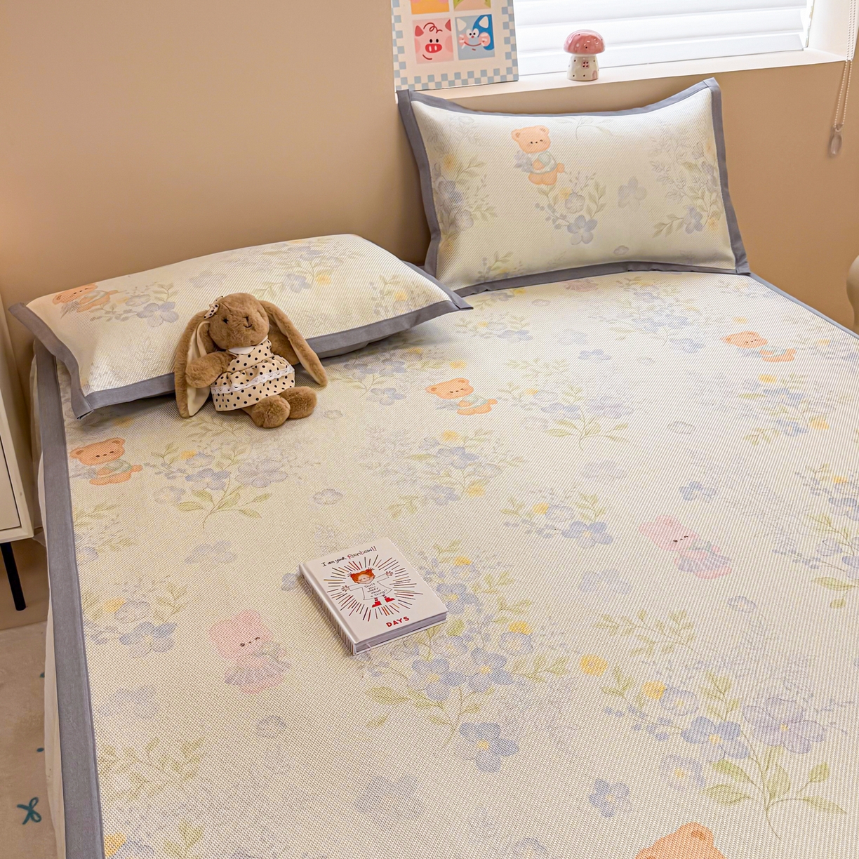 91家纺网 家纺一手货源 找家纺 沐慕 2026新款高克重600D冰丝印花冰藤席 冰藤-蓝花小熊