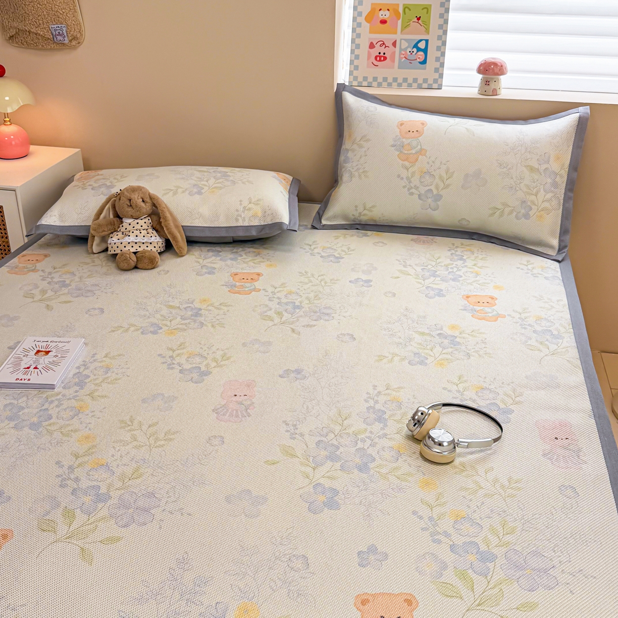 91家纺网 家纺一手货源 找家纺 沐慕 2026新款高克重600D冰丝印花冰藤席 冰藤-蓝花小熊