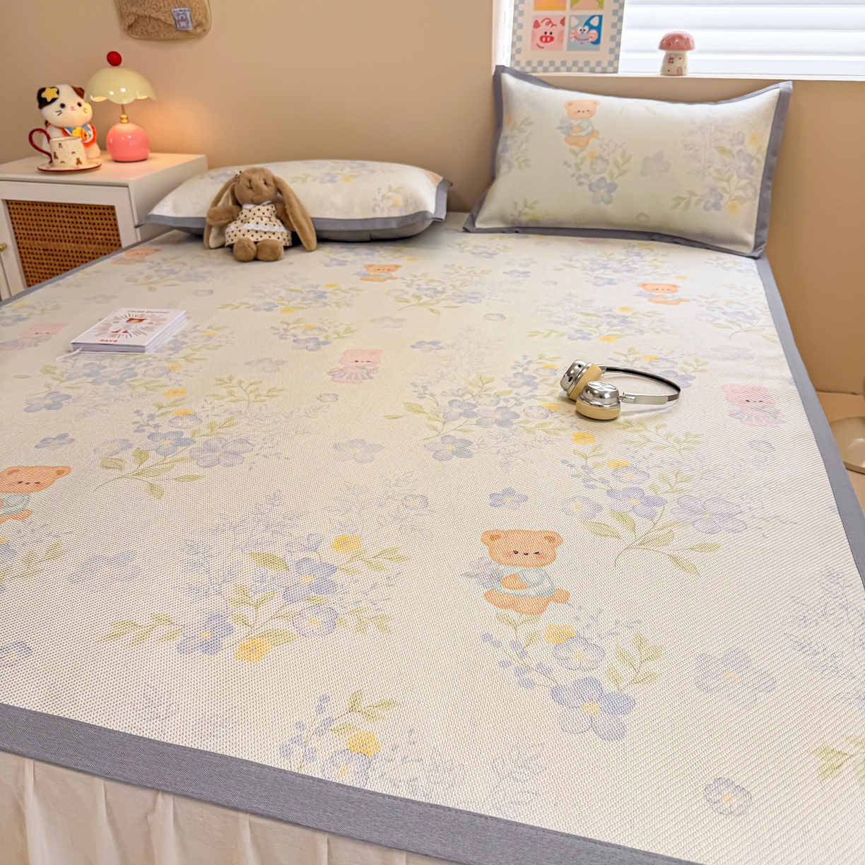 91家纺网 家纺一手货源 找家纺 沐慕 2026新款高克重600D冰丝印花冰藤席 冰藤-蓝花小熊