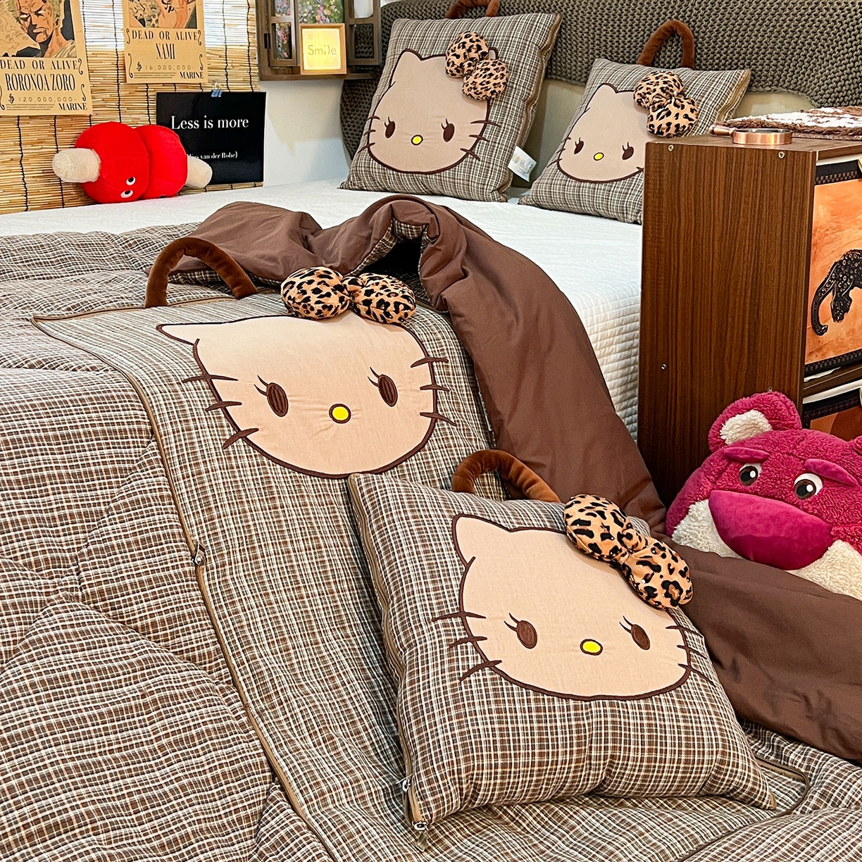 91家纺网 家纺一手货源 找家纺 古本家居 2026新款立体蝴蝶结全棉KT抱枕被 立体蝴蝶结全棉KT咖格