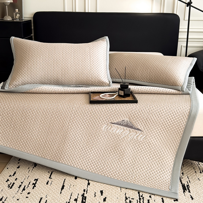 91家纺网 家纺一手货源 找家纺 人人爱家纺 2026新款冰豆豆刺绣软凉席 富士山-咖