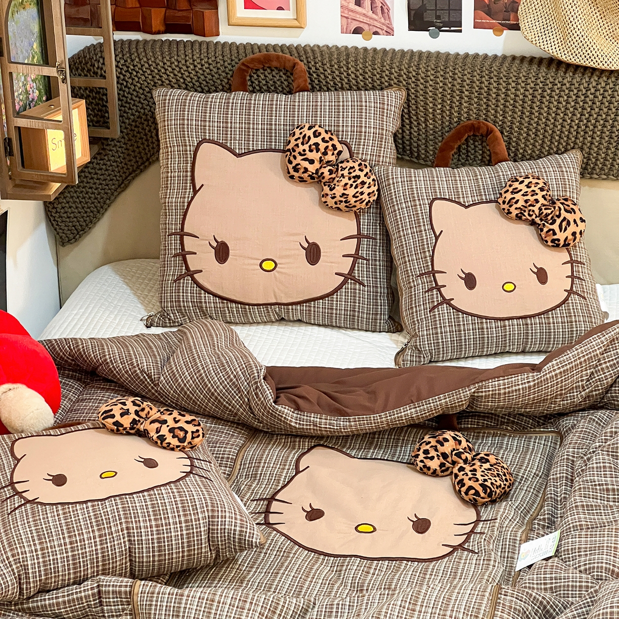 91家纺网 家纺一手货源 找家纺 古本家居 2026新款立体蝴蝶结全棉KT抱枕被 立体蝴蝶结全棉KT咖格