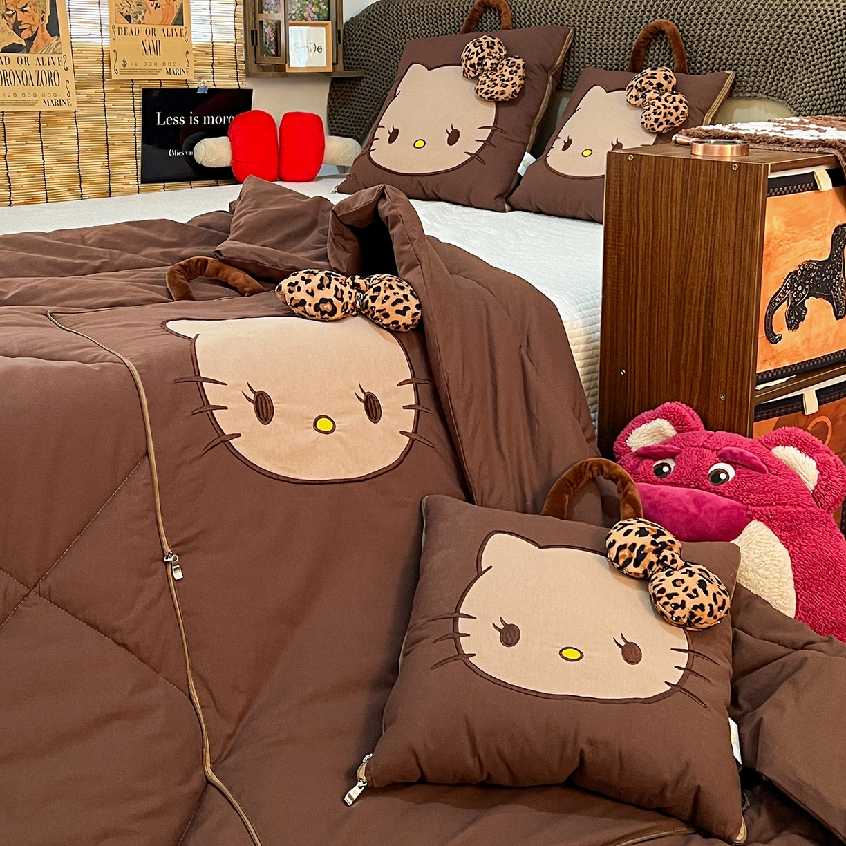 91家纺网 家纺一手货源 找家纺 古本家居 2026新款立体蝴蝶结全棉KT抱枕被 立体蝴蝶结全棉KT深咖