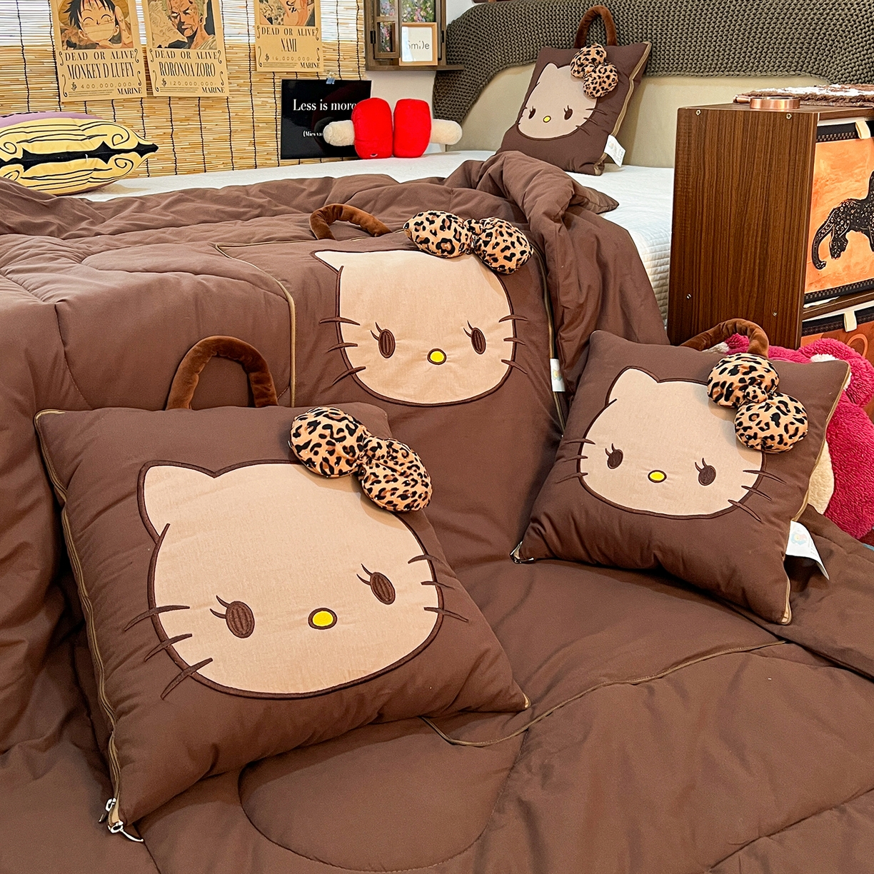 91家纺网 家纺一手货源 找家纺 古本家居 2026新款立体蝴蝶结全棉KT抱枕被 立体蝴蝶结全棉KT深咖