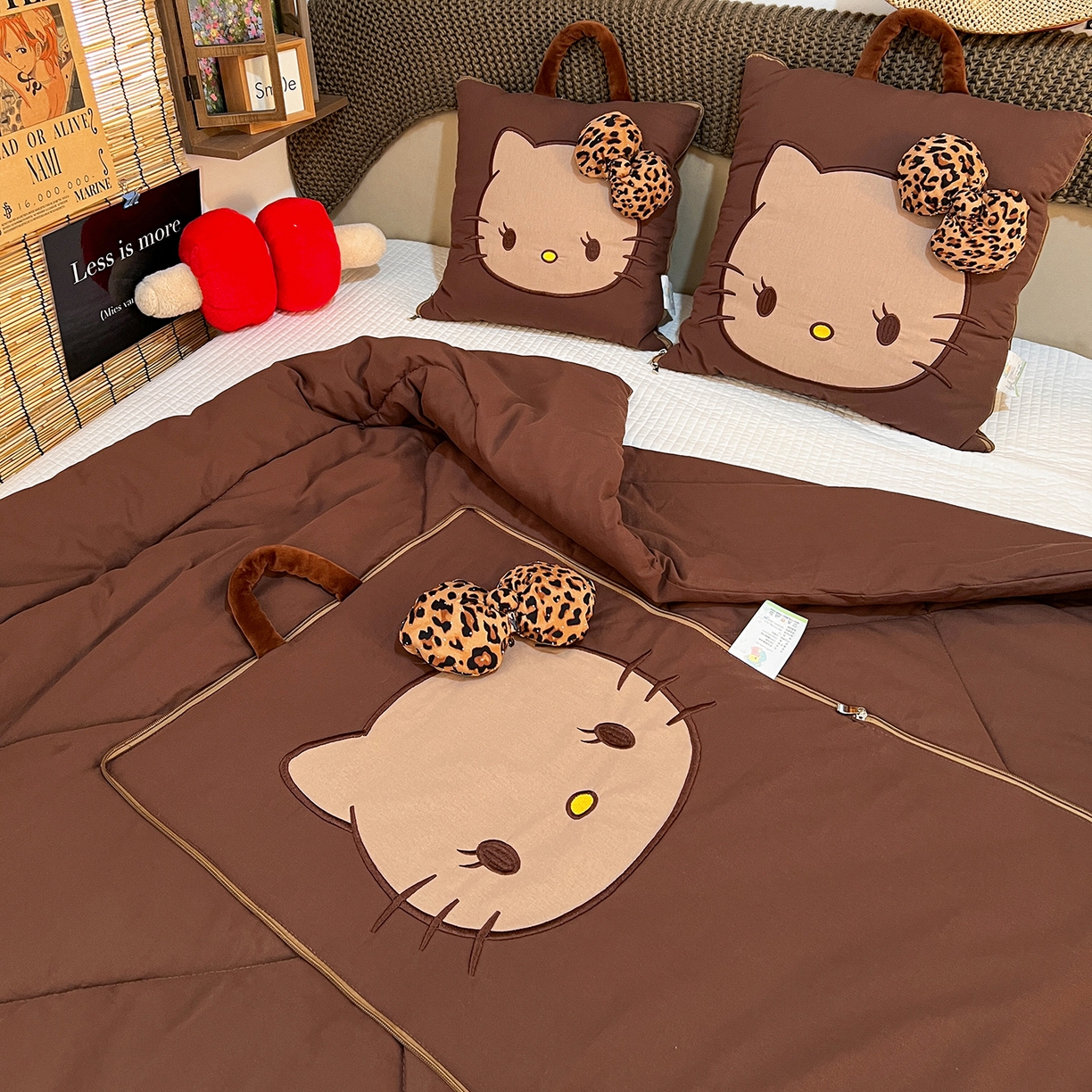 91家纺网 家纺一手货源 找家纺 古本家居 2026新款立体蝴蝶结全棉KT抱枕被 立体蝴蝶结全棉KT深咖