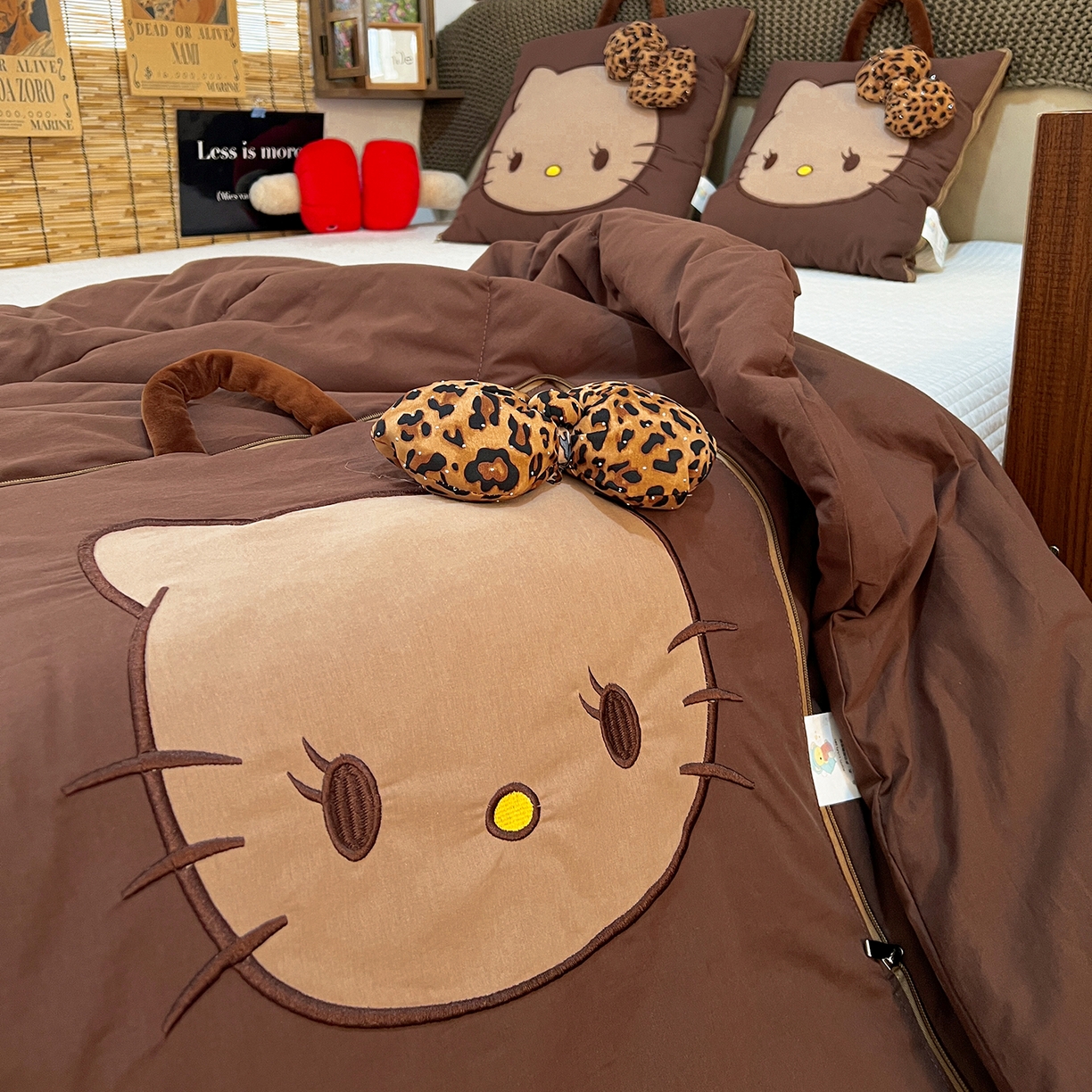 91家纺网 家纺一手货源 找家纺 古本家居 2026新款立体蝴蝶结全棉KT抱枕被 立体蝴蝶结全棉KT深咖