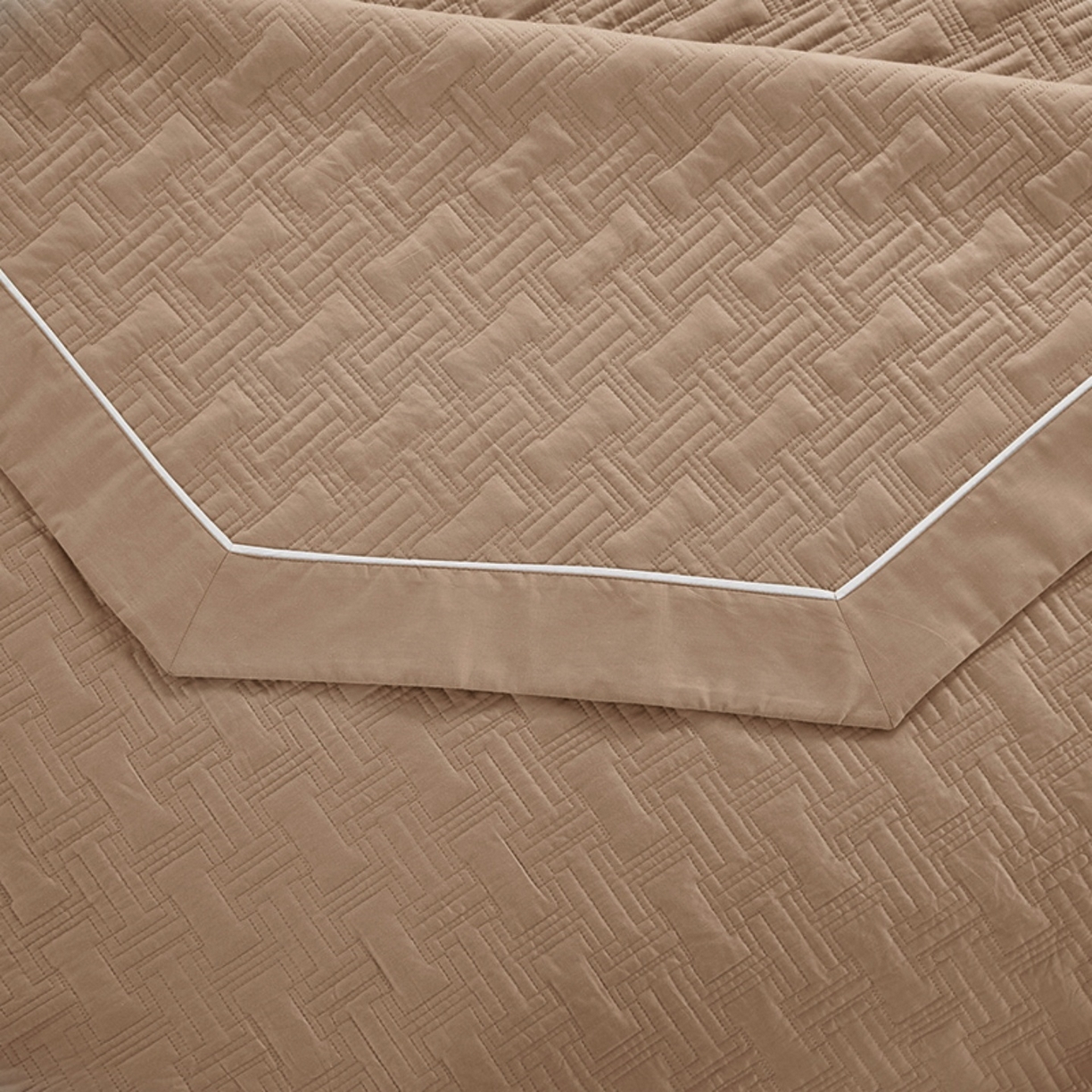 91家纺网 家纺一手货源 找家纺 优乐家纺 2026新款双面全棉斜纹绗绣加厚床盖（夏被加厚保暖床单）唐顿系列三件套 唐顿-梦幻卡其