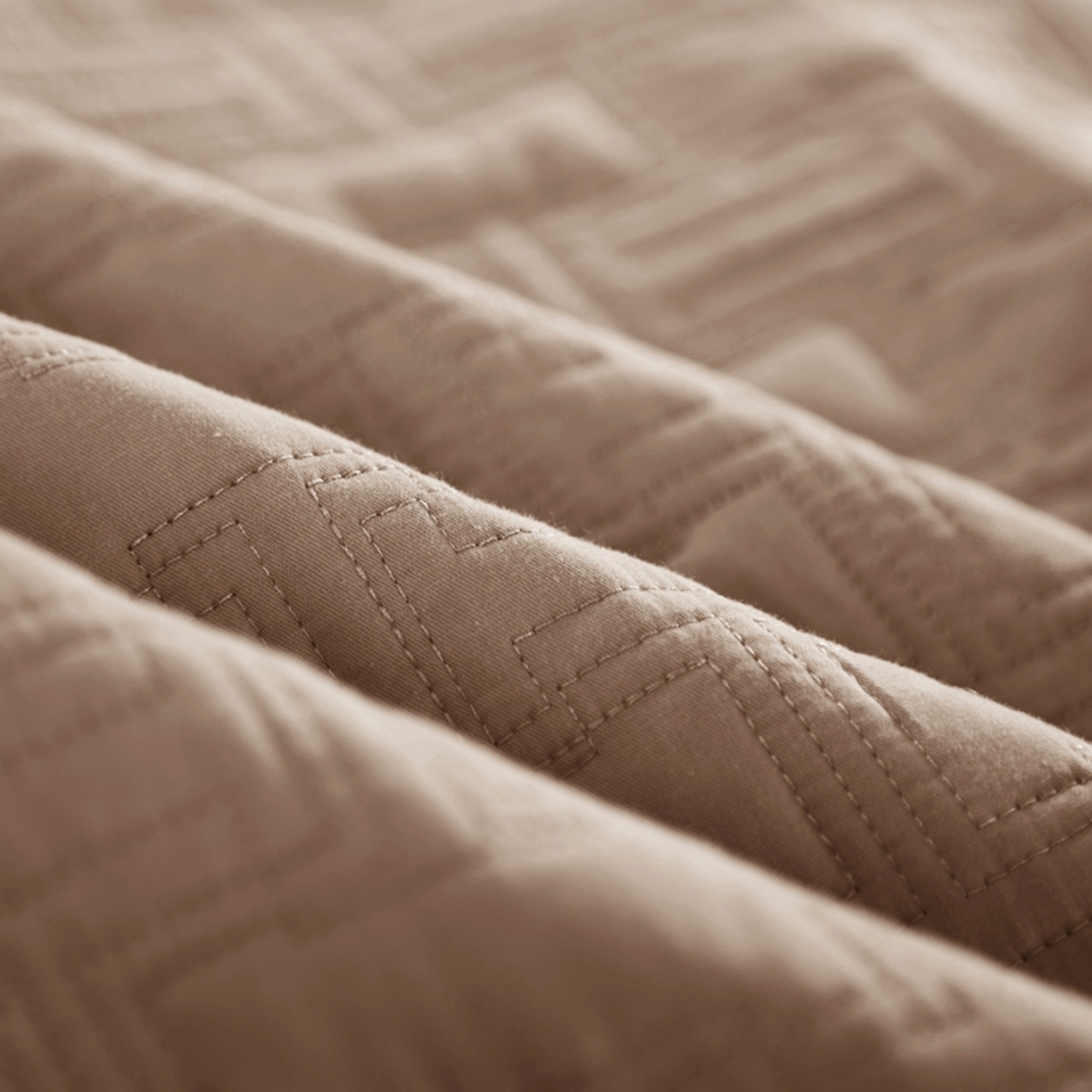 91家纺网 家纺一手货源 找家纺 优乐家纺 2026新款双面全棉斜纹绗绣加厚床盖（夏被加厚保暖床单）唐顿系列三件套 唐顿-梦幻卡其