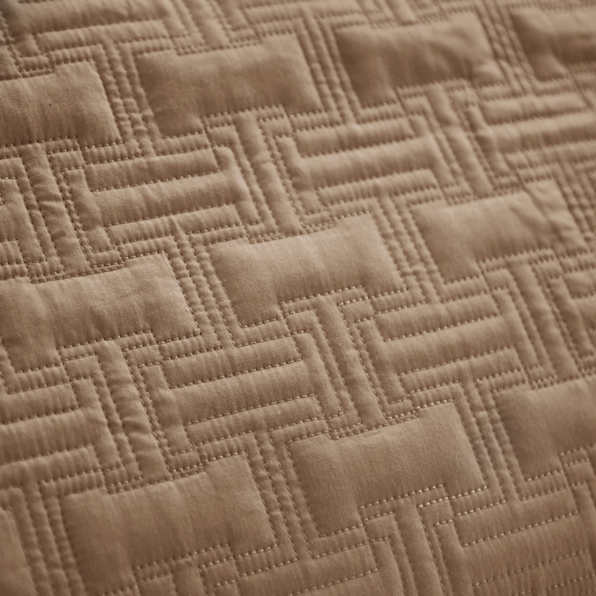 91家纺网 家纺一手货源 找家纺 优乐家纺 2026新款双面全棉斜纹绗绣加厚床盖（夏被加厚保暖床单）唐顿系列三件套 唐顿-梦幻卡其