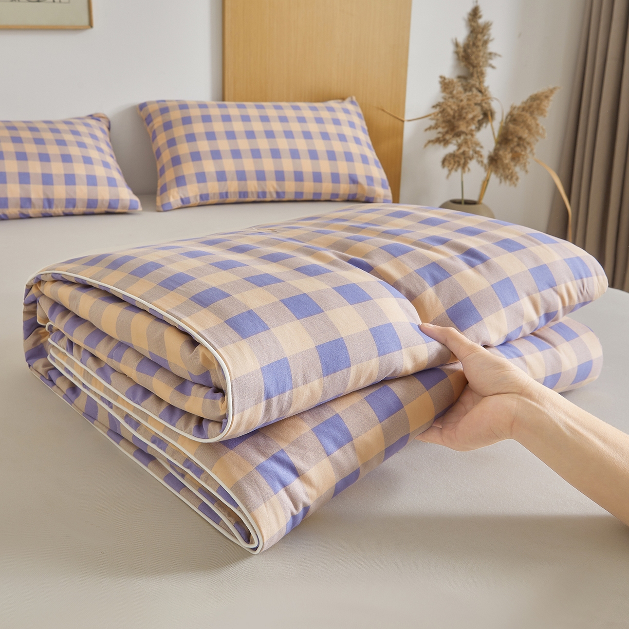91家纺网 家纺一手货源 找家纺 景眠 2026新款水洗棉格子夏被 桔紫中格